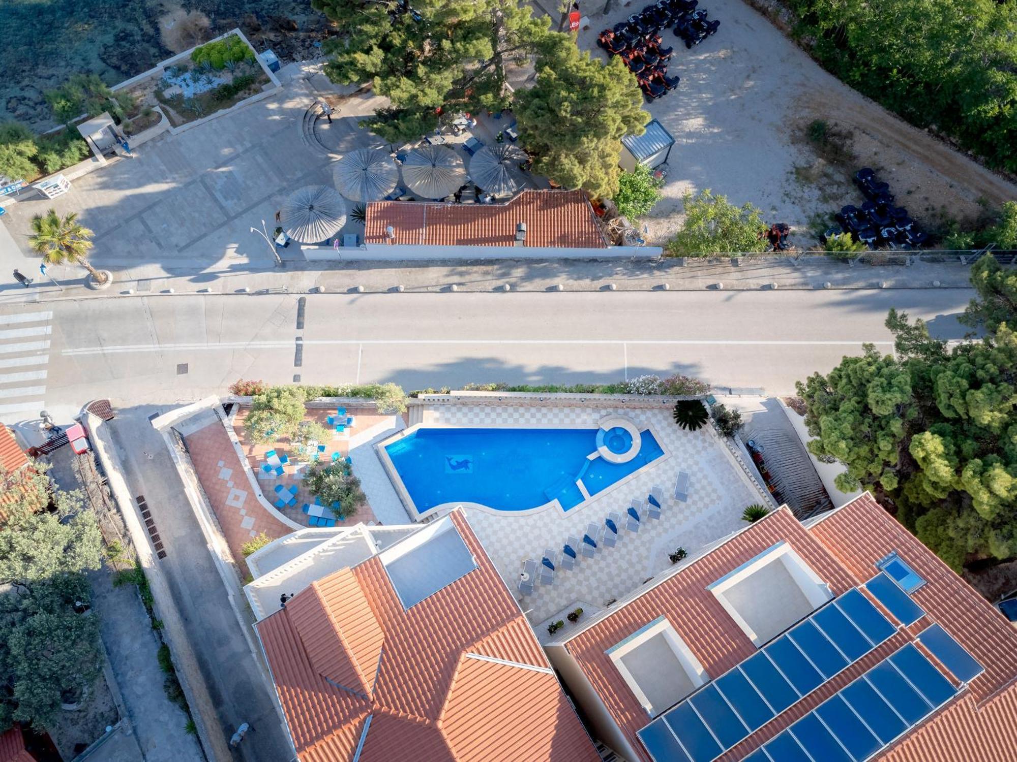 Hotel Sol Bol Exterior photo